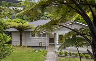 6 Woodstock Terrace, Tawa