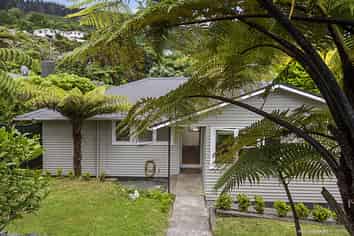 6 Woodstock Terrace, Tawa