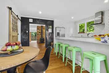 6 Woodstock Terrace, Tawa