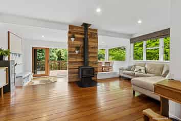 6 Woodstock Terrace, Tawa