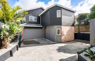 2/281A Hillsborough Road, Hillsborough