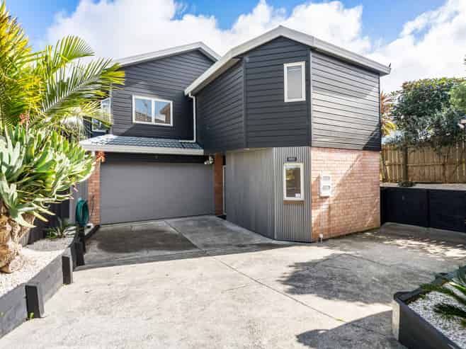 2/281A Hillsborough Road, Hillsborough