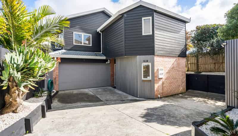 2/281A Hillsborough Road, Hillsborough