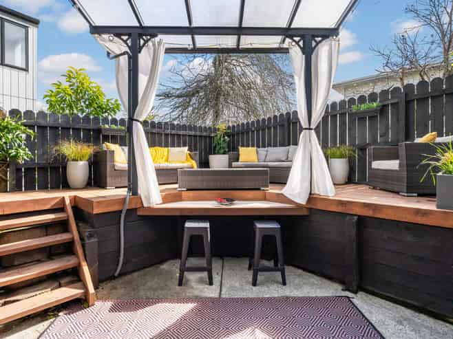 2/281A Hillsborough Road, Hillsborough