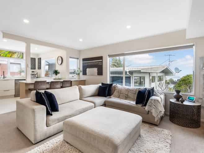 2/281A Hillsborough Road, Hillsborough