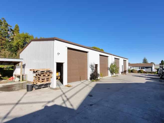 Storage or trades persons units