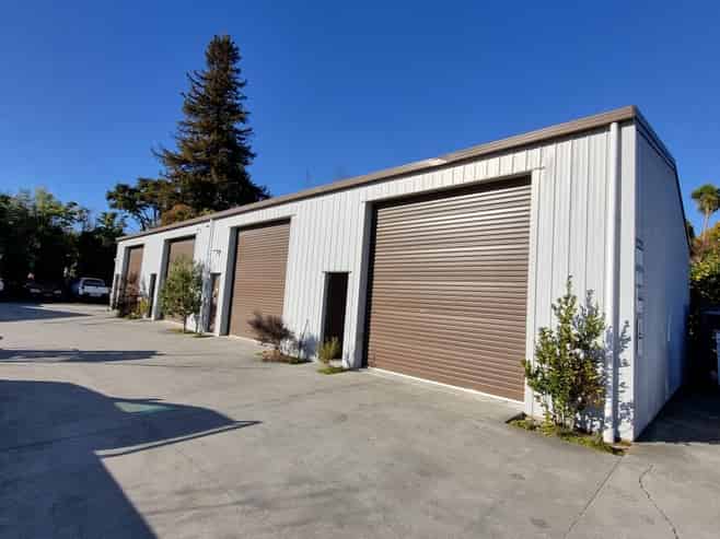 Storage or trades persons units