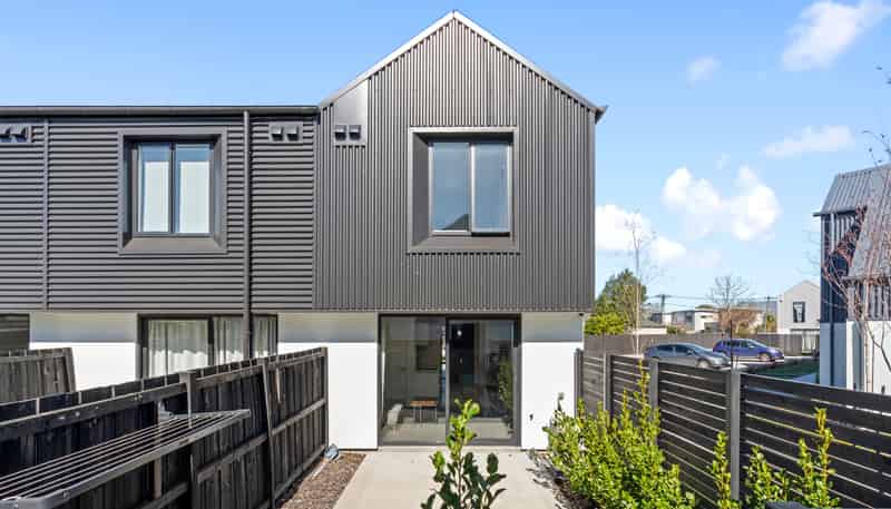 10/9 Grove Road, Addington
