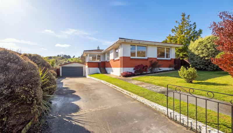 8 Bell Crescent, Concord