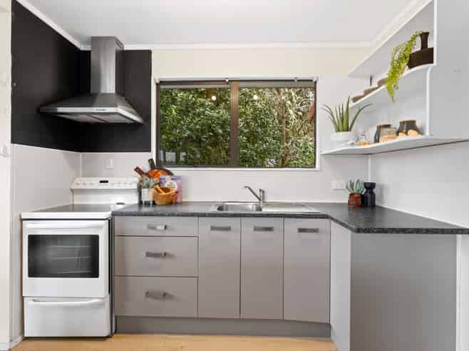 8 Tikorangi Place, Morningside