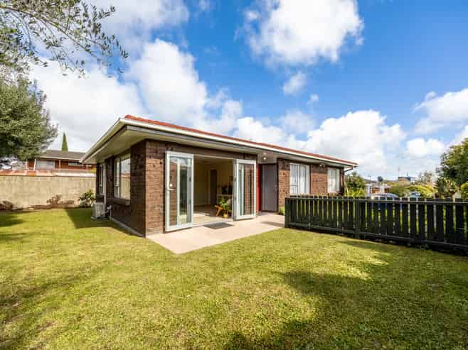 2/11 Ciprian Place, Henderson