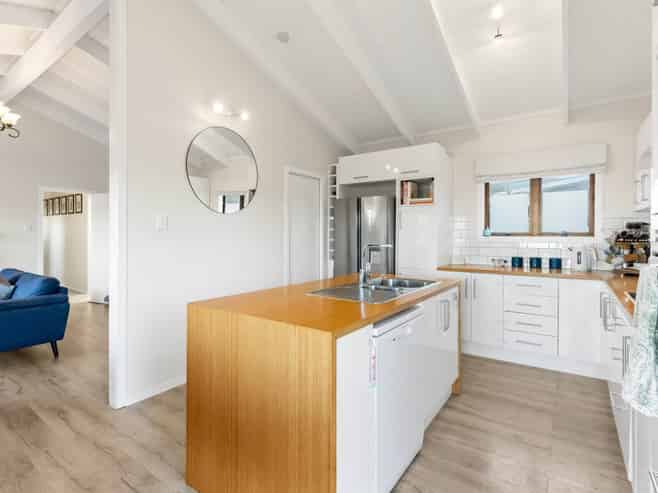 10 Orewa Heights Crescent, Orewa