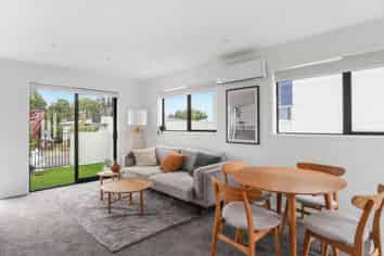 2/21 Titoki street, Te Atatu Peninsula