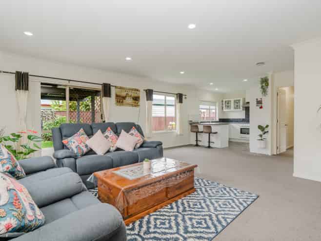 30 Catalina Drive, Melville