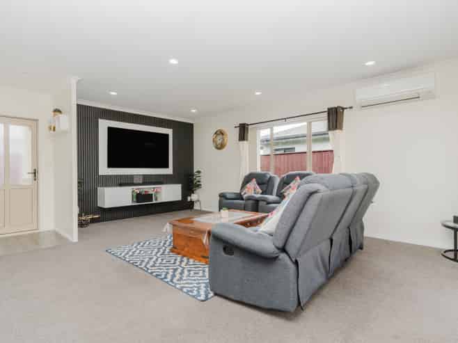 30 Catalina Drive, Melville