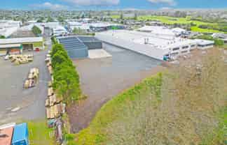 2,600M² HARDSTAND YARD - $40/M²
