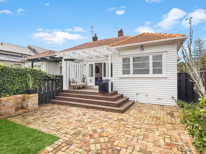 124 Selwyn Avenue, Mission Bay