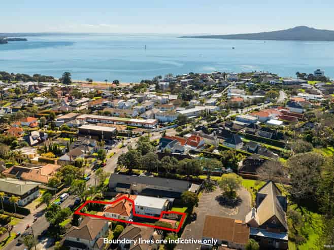 124 Selwyn Avenue, Mission Bay