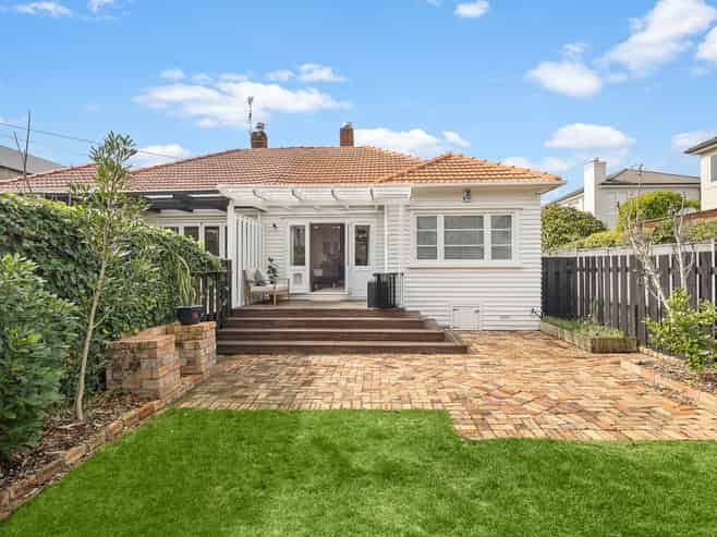 124 Selwyn Avenue, Mission Bay