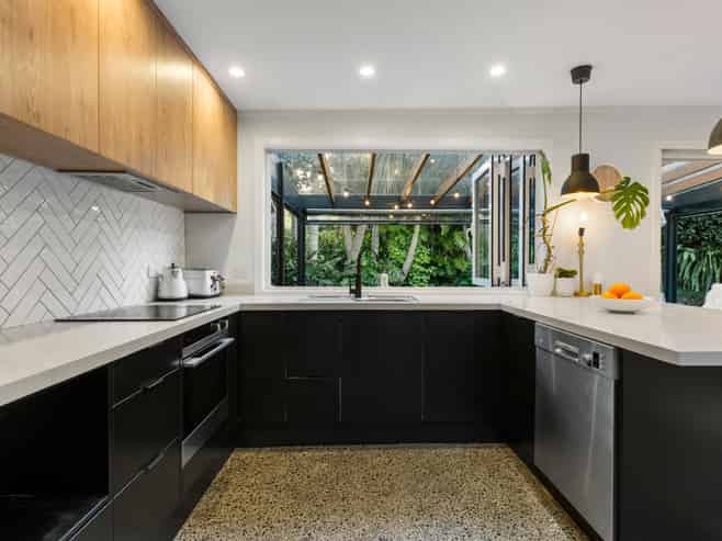 2/14 Surville Place, Mairangi Bay
