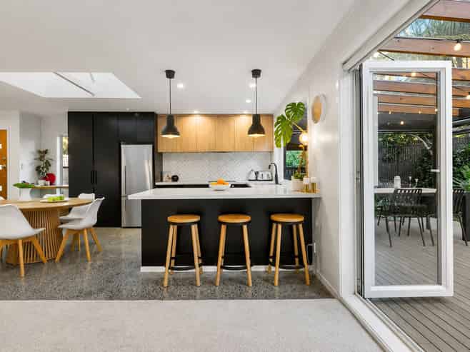 2/14 Surville Place, Mairangi Bay
