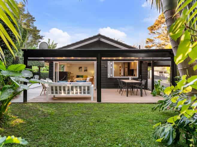 2/14 Surville Place, Mairangi Bay