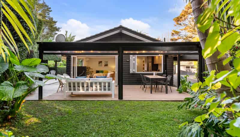 2/14 Surville Place, Mairangi Bay