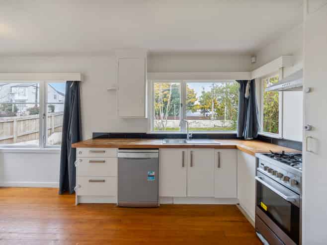 2131 Great North Road, Avondale