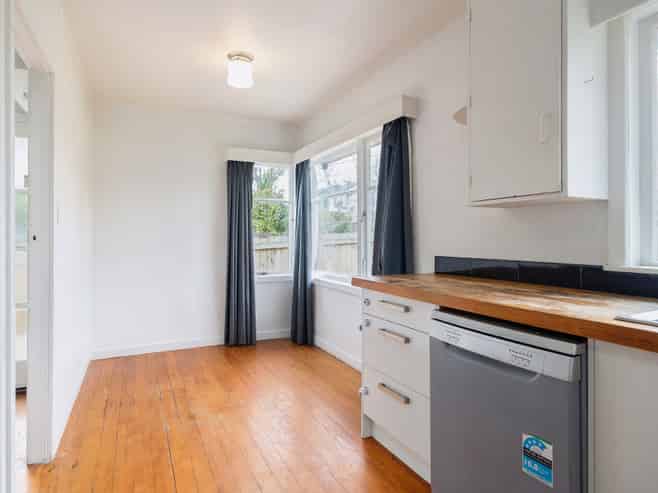 2131 Great North Road, Avondale