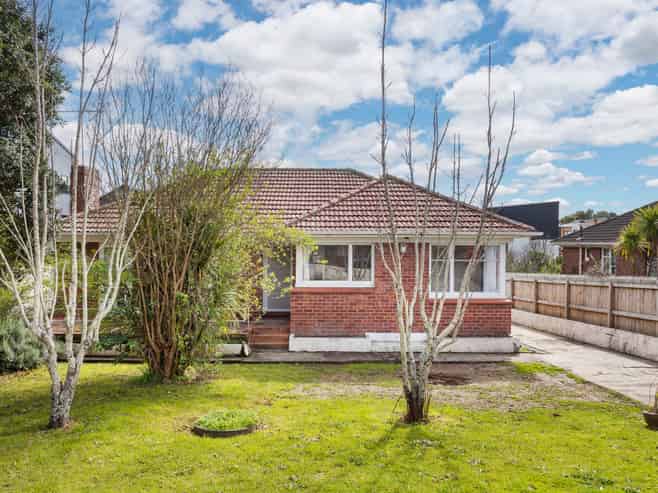 2131 Great North Road, Avondale