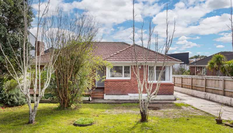 2131 Great North Road, Avondale