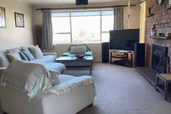 7 The Outlook, Oakura