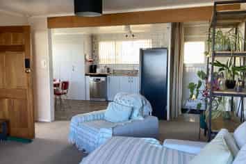 7 The Outlook, Oakura