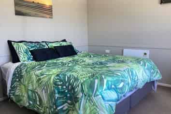 7 The Outlook, Oakura