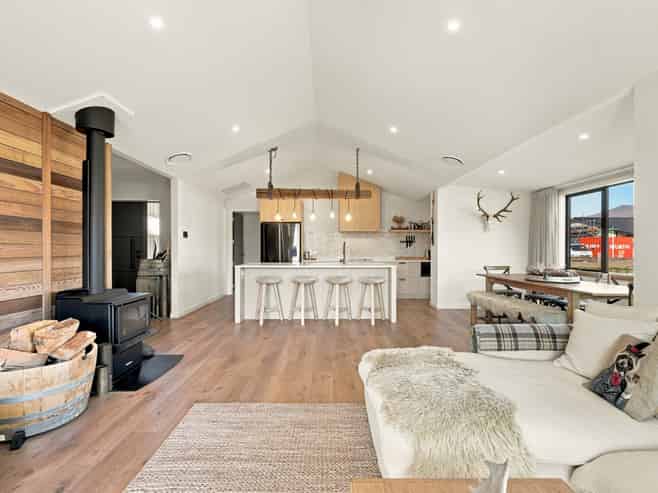 1 Moonstone Street, Wanaka