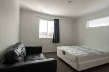 31 Sandleigh Road (Room D), Hamilton Lake