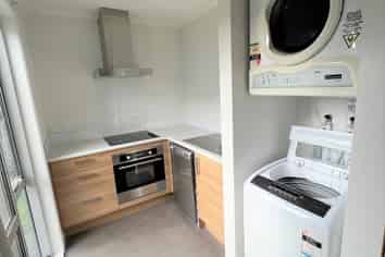 31 Sandleigh Road (Room D), Hamilton Lake