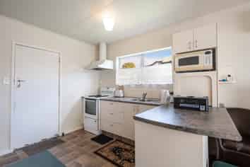 A/2/4 Sadlier St, Stoke