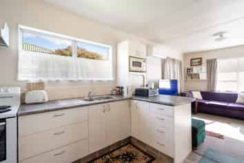 A/2/4 Sadlier St, Stoke