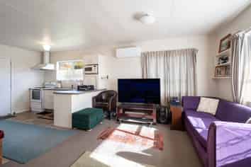 A/2/4 Sadlier St, Stoke