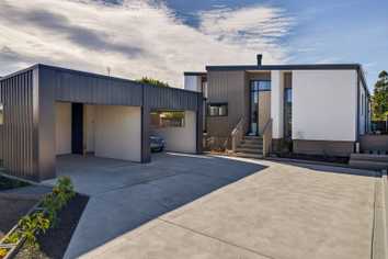209 Estuary Road, South New Brighton