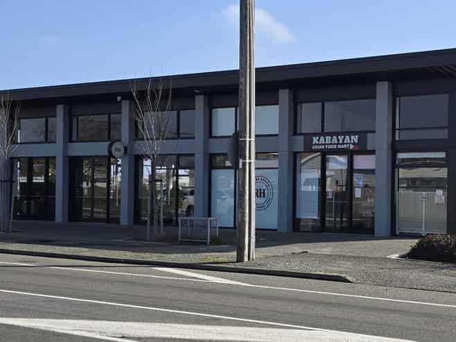 Unrivalled highway exposure -72.84m2