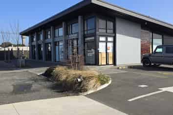 Unrivalled highway exposure -72.84m2