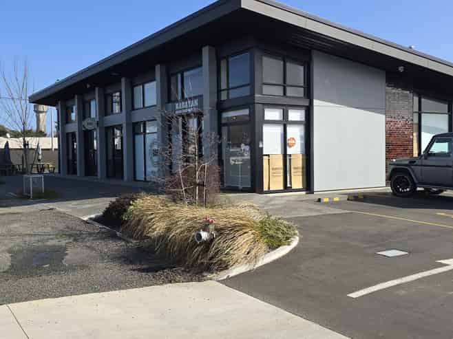 Unrivalled highway exposure -72.84m2