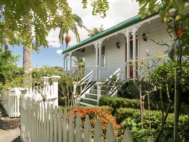 707 Sealey Street, Thames