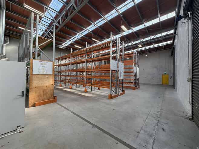 Modern Industrial Facility in a Strategic Location