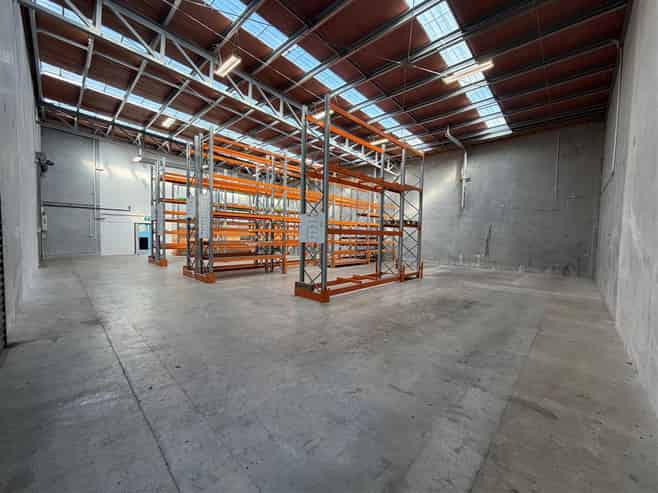 Modern Industrial Facility in a Strategic Location