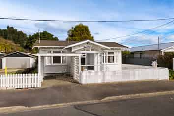 70 Weka Street, The Wood