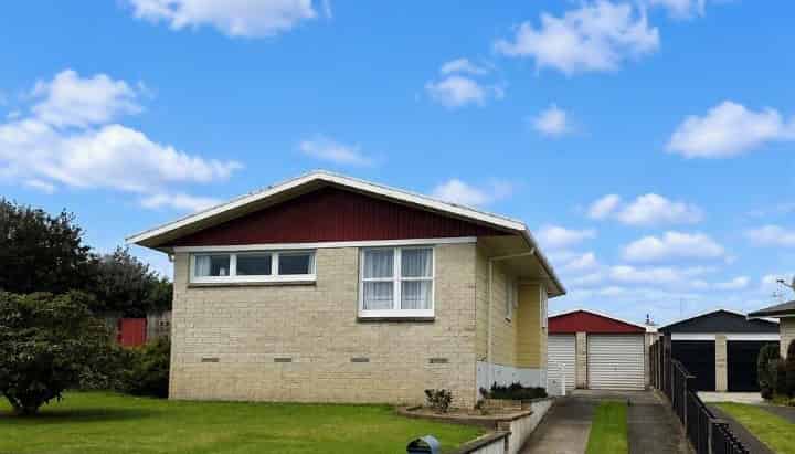 18 Deanwell Avenue, Deanwell
