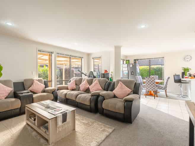 38 Riverholm Drive, Mangakakahi
